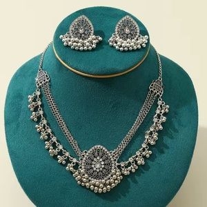 1 Pair Of Earrings & Necklace Jewelry Set Retro Flower Design Inlaid Rhinestone